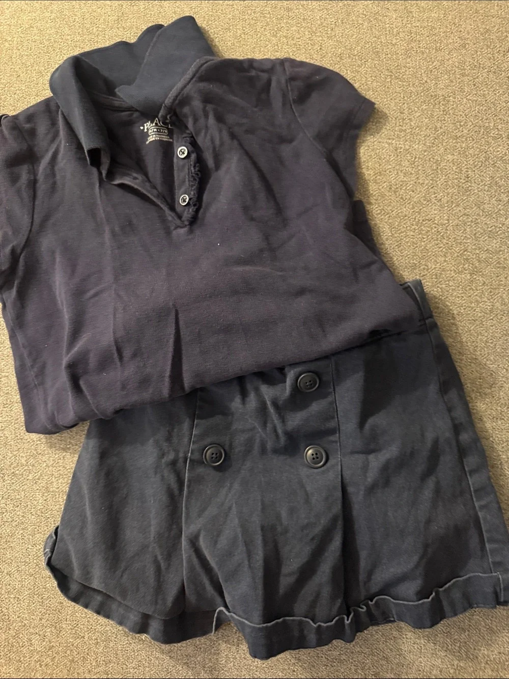 5/$15- Girl’s outfit size medium